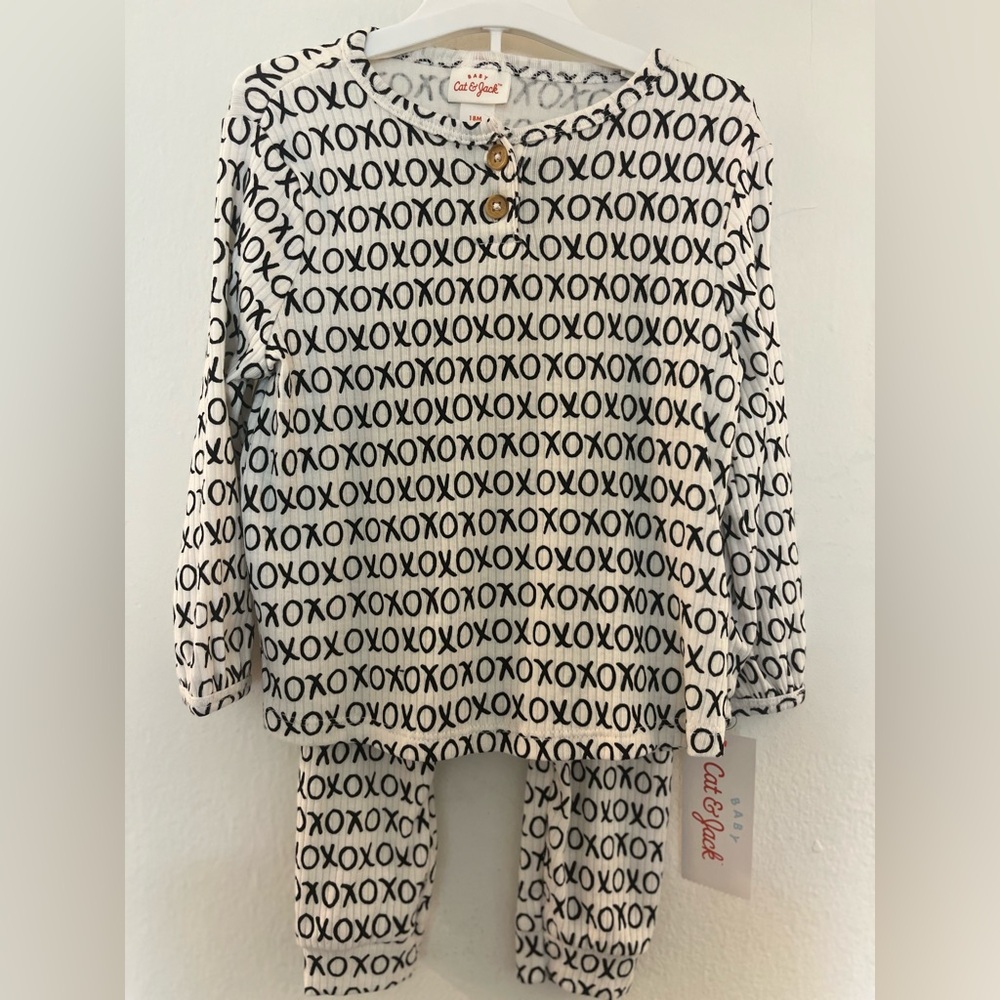 Cat & Jack Kids Pajama Set - Black and White XO Design